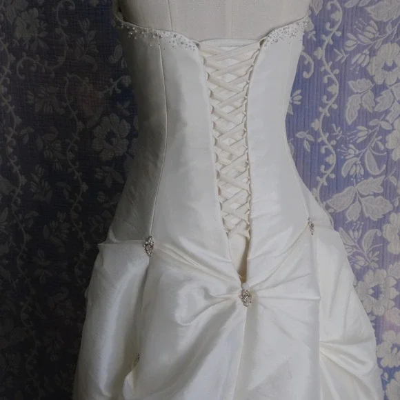 Maggie Sottero Couture Capriu J926 sleeveless wedding dress - Picture 3 of 14